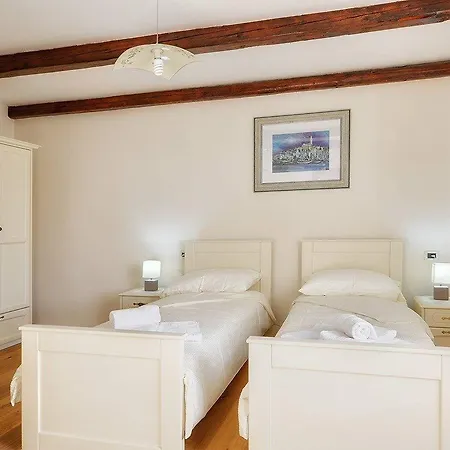 House Silvano 펜션 Golaš