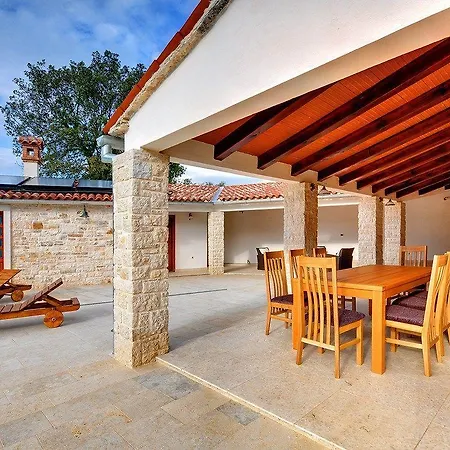 House Silvano 펜션 Golaš